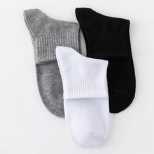 Load image into Gallery viewer, 10 Pairs of Men's Mid-Calf Socks Cotton Socks for All Seasons, Solid Color and Versatile